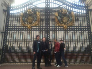 455 - We're here to see the Queen, yo.  - Buckingham Palace
